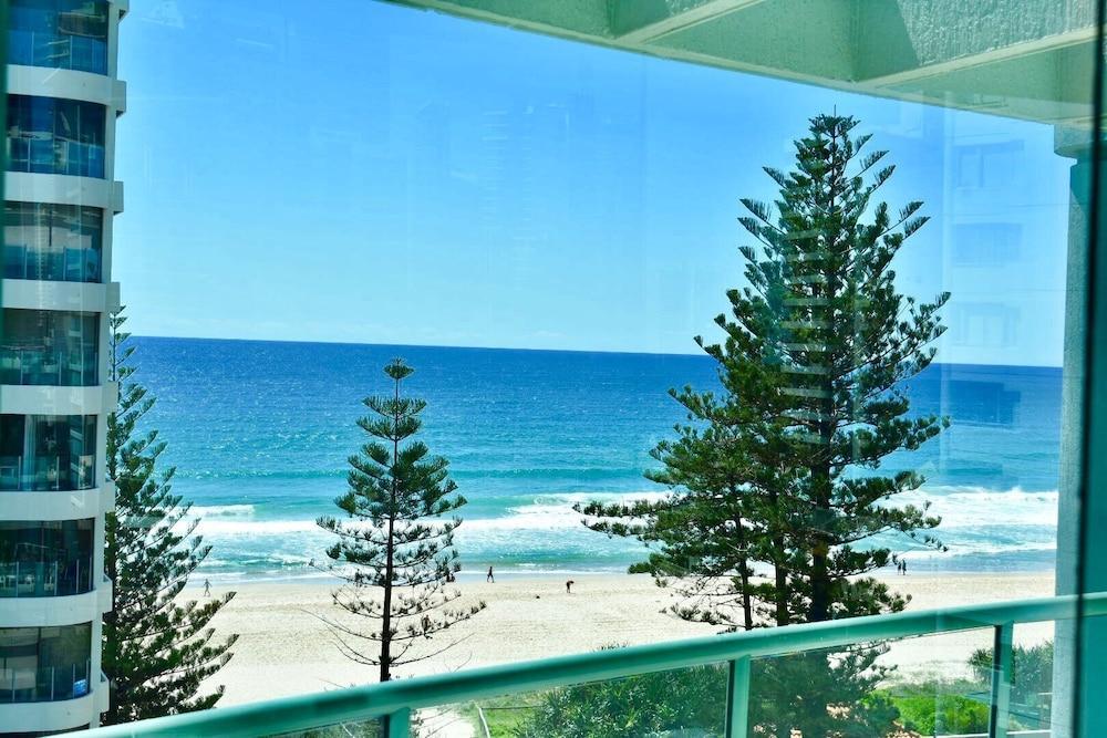 Emerald Sands Holiday Apartments Сърфърс Парадайс Екстериор снимка