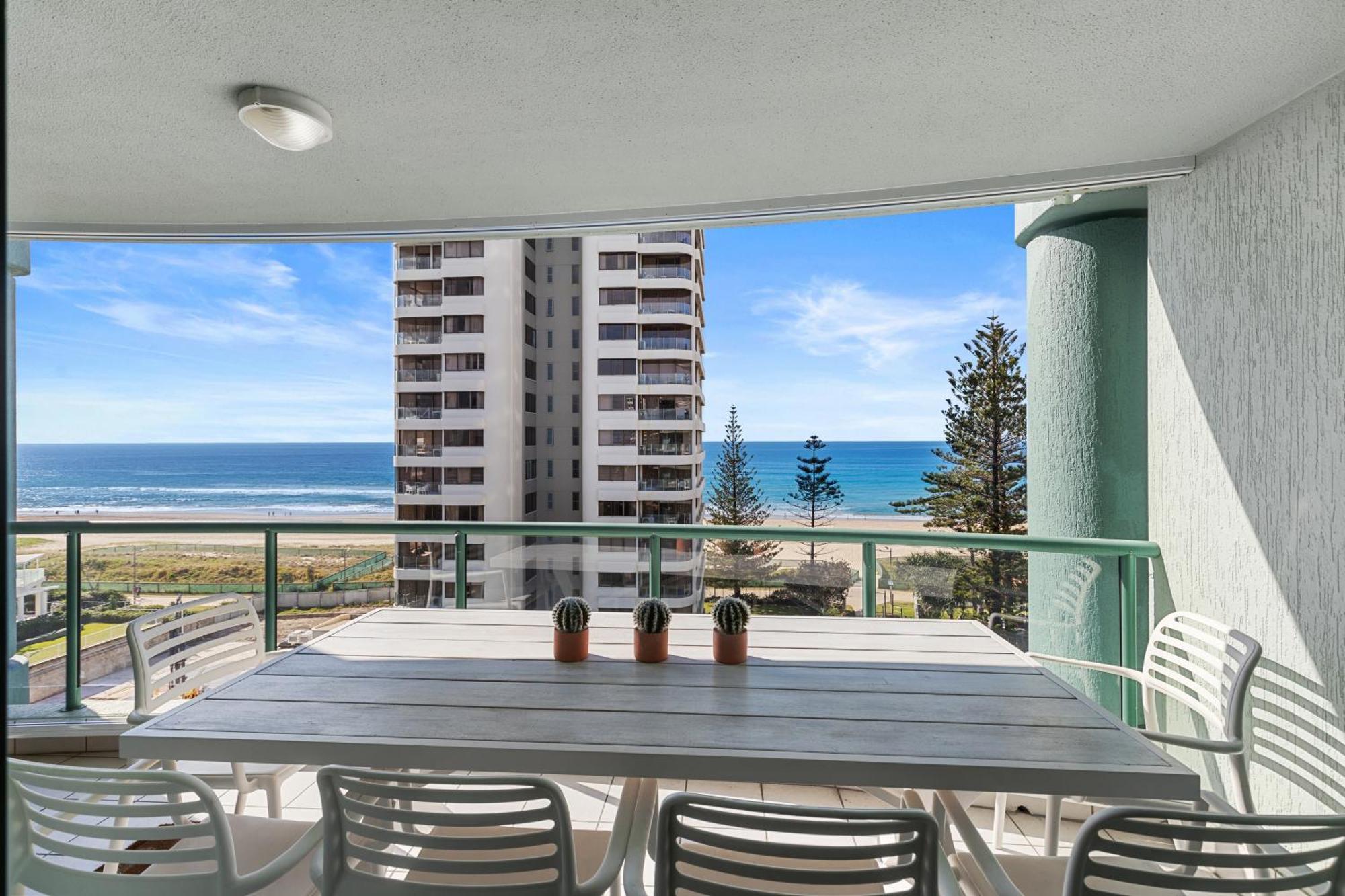 Emerald Sands Holiday Apartments Сърфърс Парадайс Стая снимка