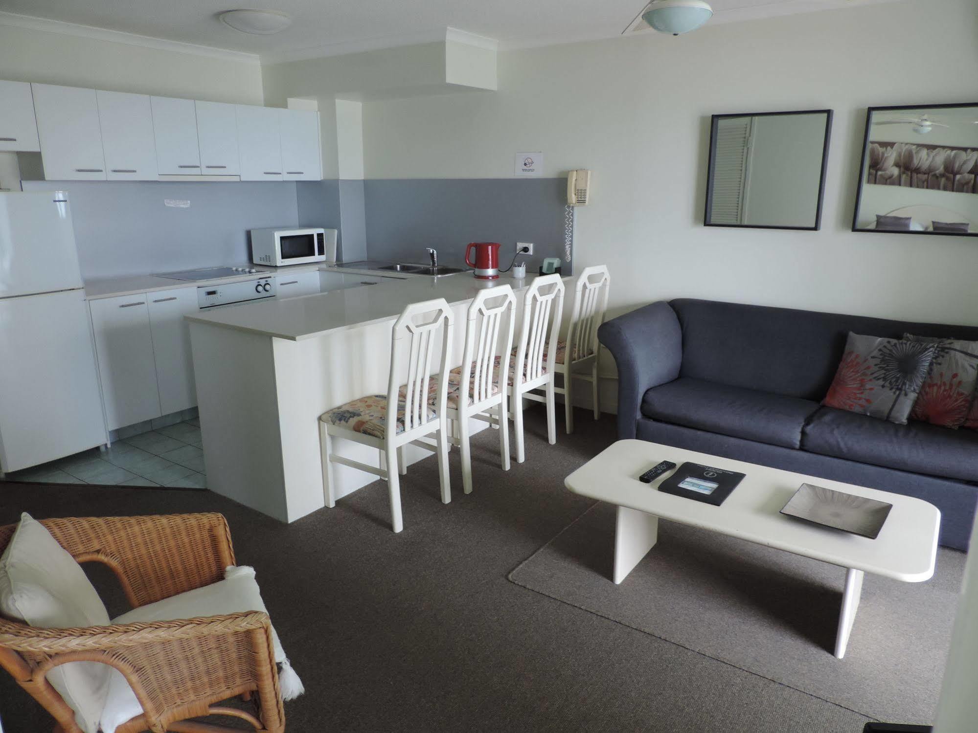 Emerald Sands Holiday Apartments Сърфърс Парадайс Екстериор снимка