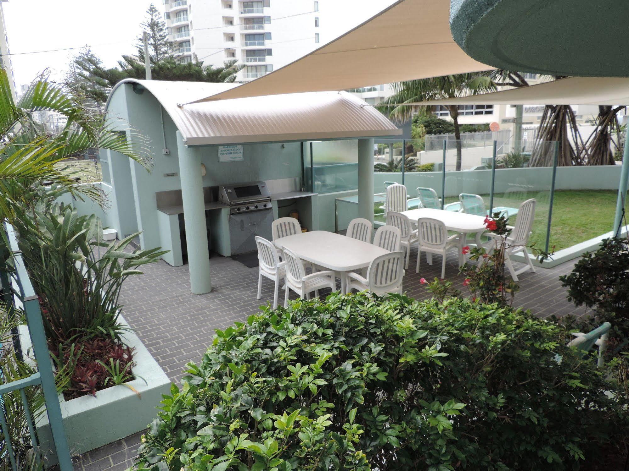Emerald Sands Holiday Apartments Сърфърс Парадайс Екстериор снимка